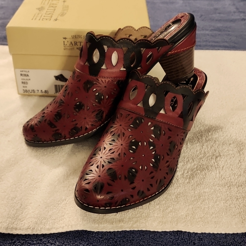 NWT Mules